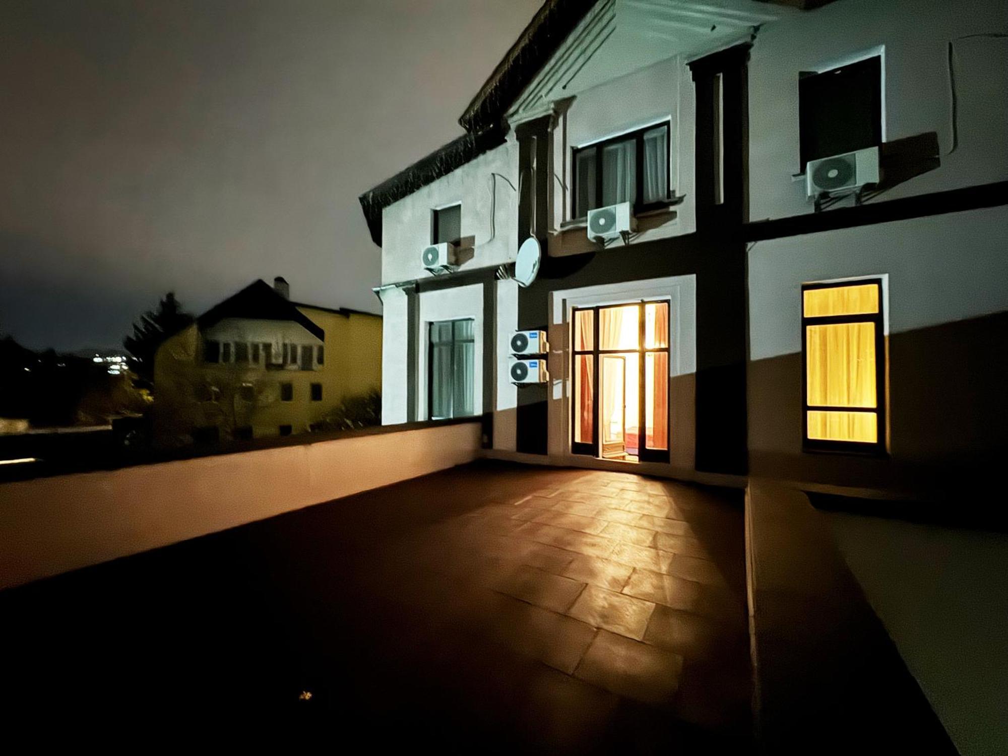 Signeev'S Villa Kiev Buitenkant foto